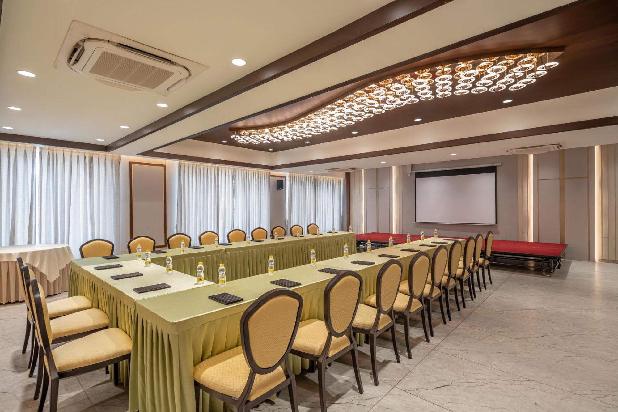 Copper Leaf Hotels, Тирунелвели Экстерьер фото